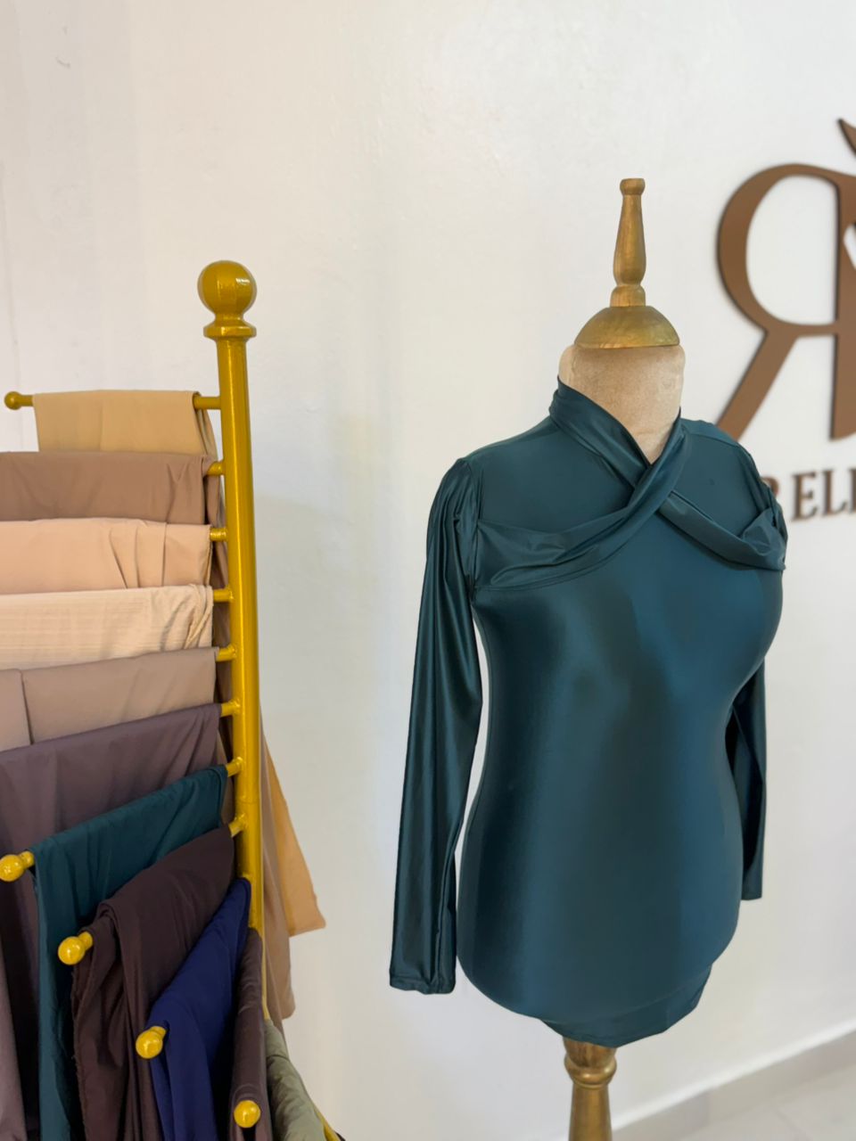 Alternative view of Pull Basique