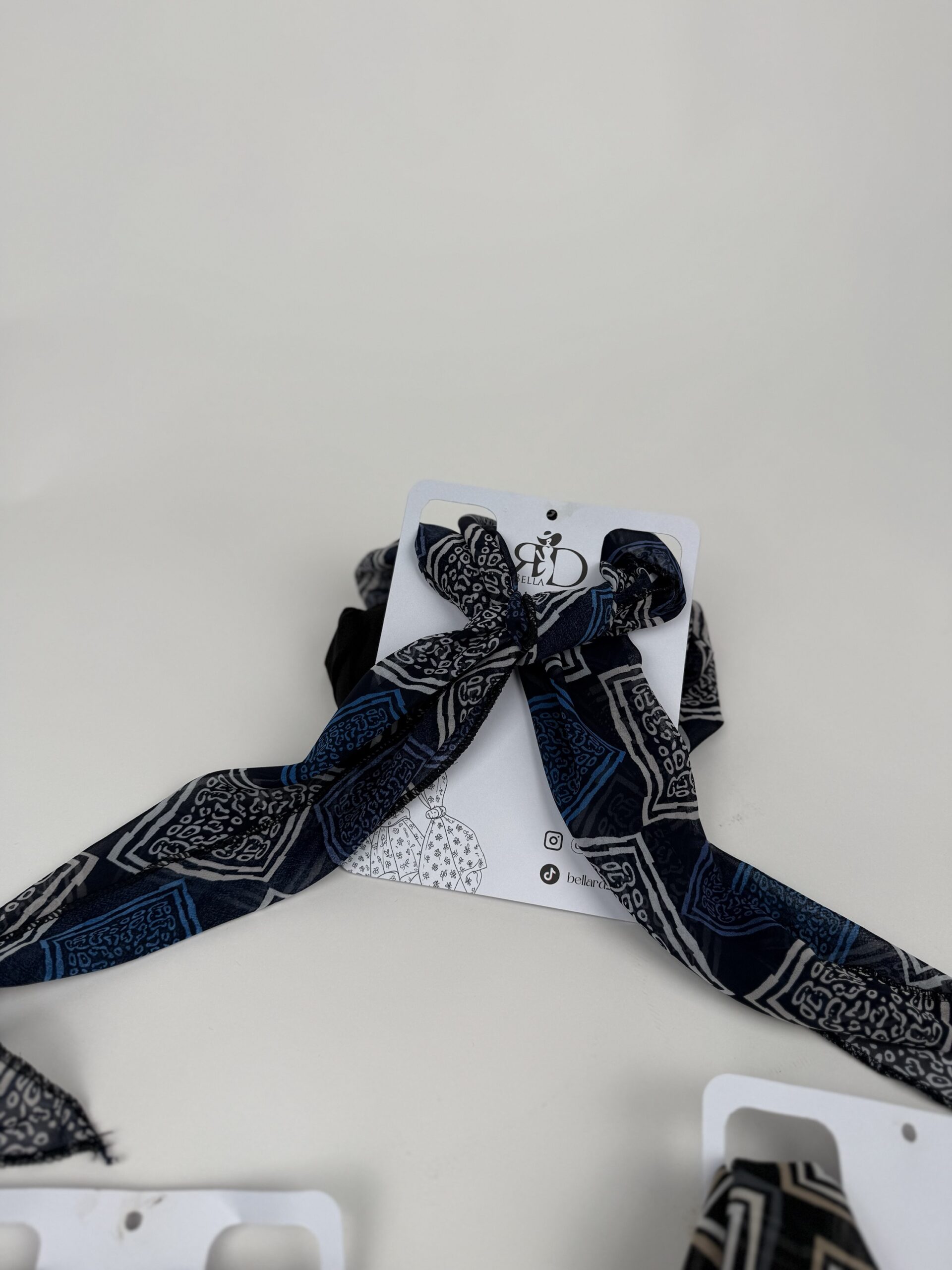 Alternative view of Turban Accareau Bleu