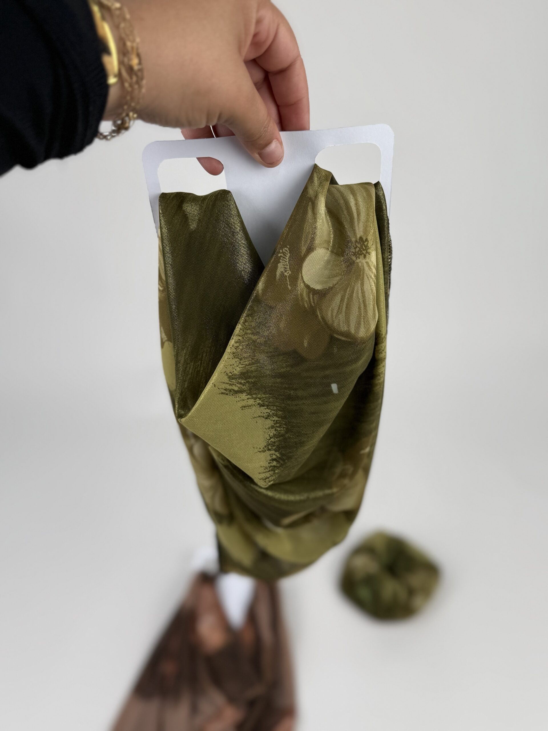Alternative view of Turban glacé kaki