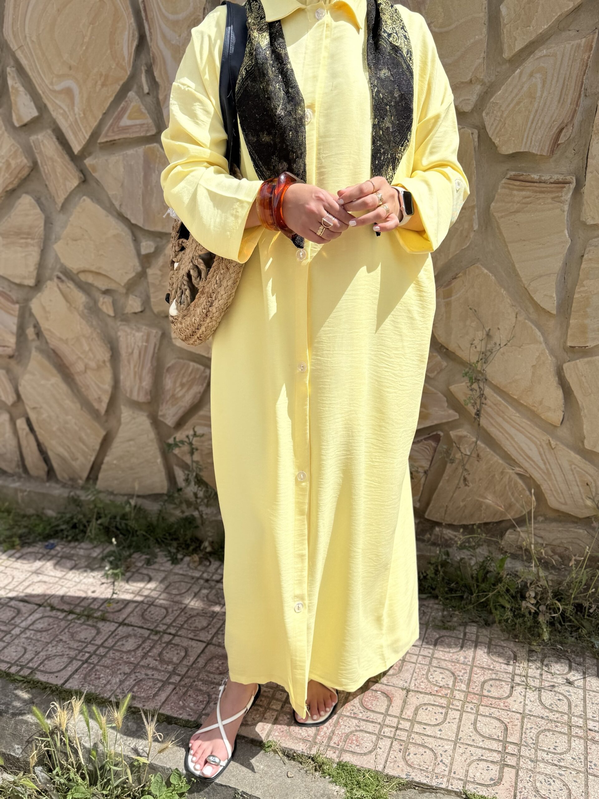 Alternative view of Robe en lin jaune  avec écharpe