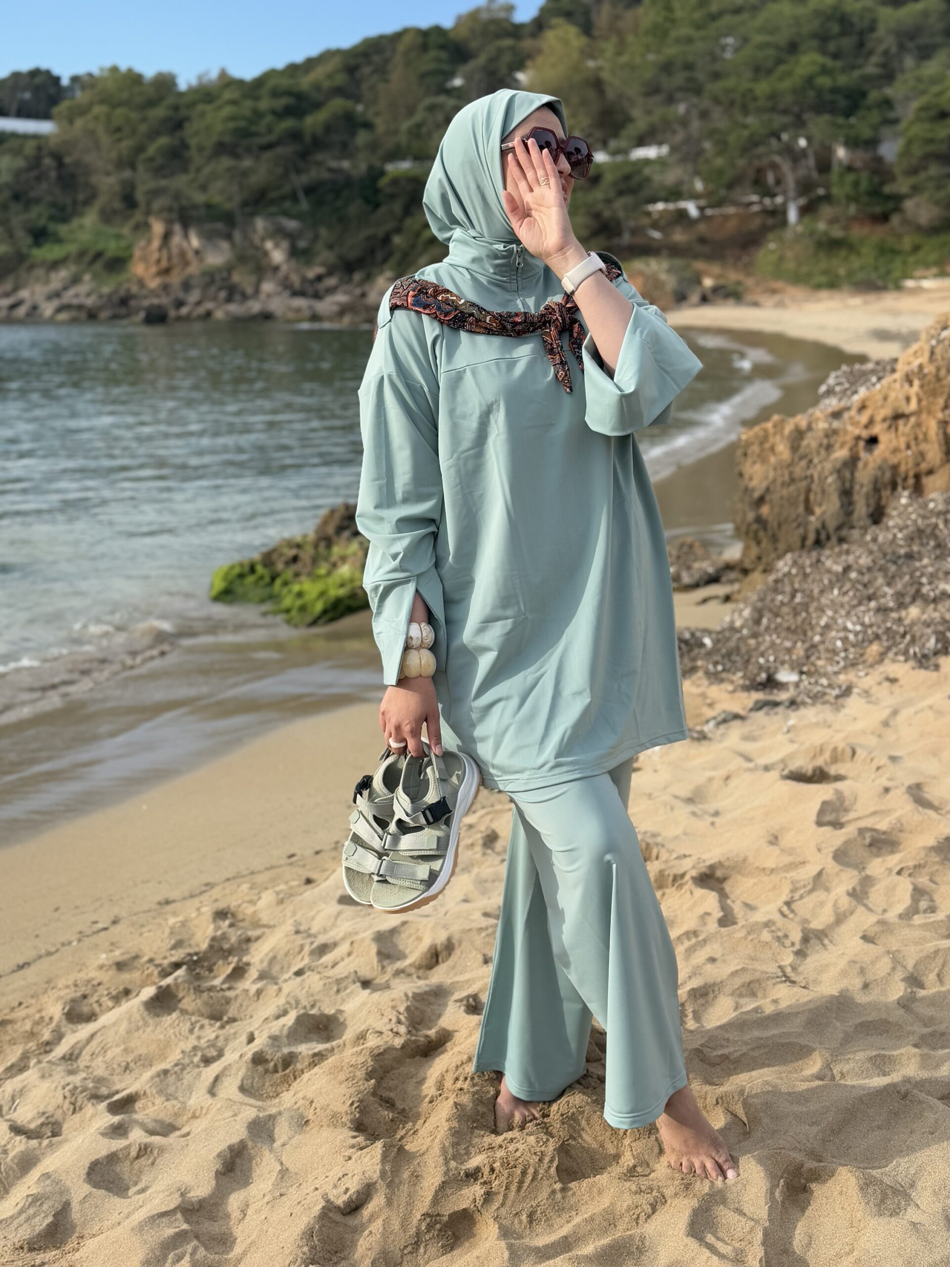 Alternative view of Burkini carré basic vert d’eau