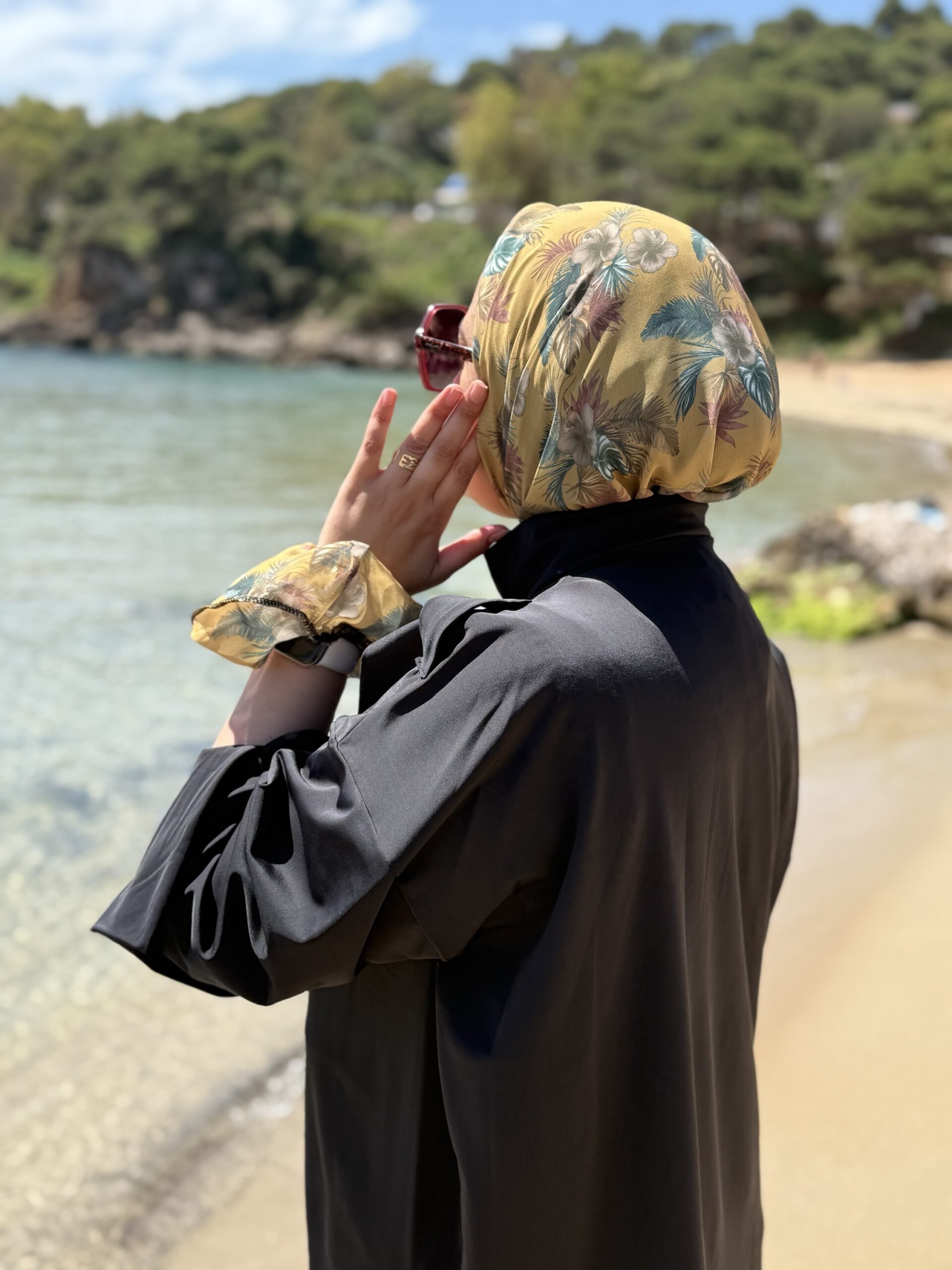 Alternative view of Turban à fleur jaune