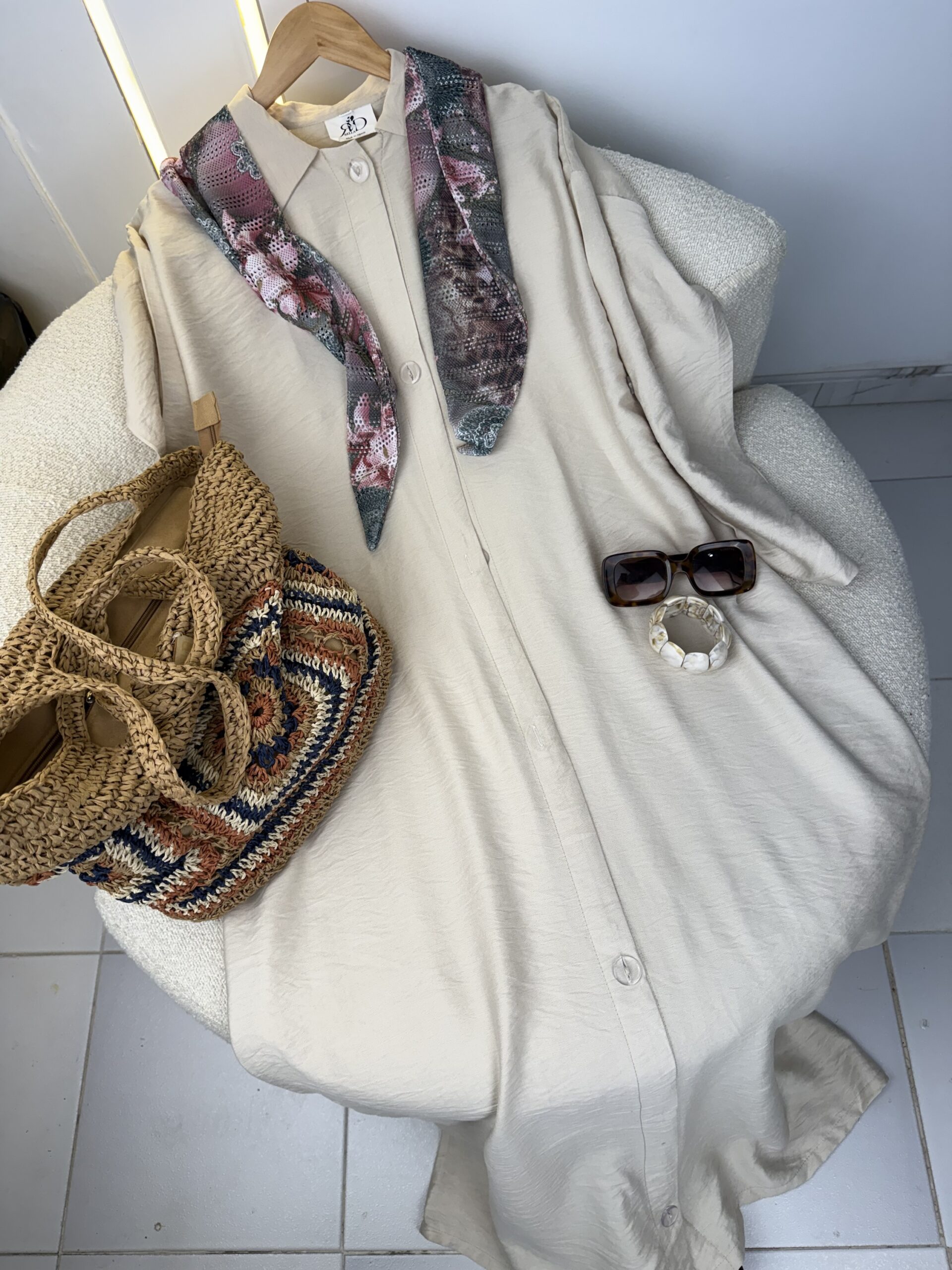 Alternative view of Robe en lin Beige  avec écharpe