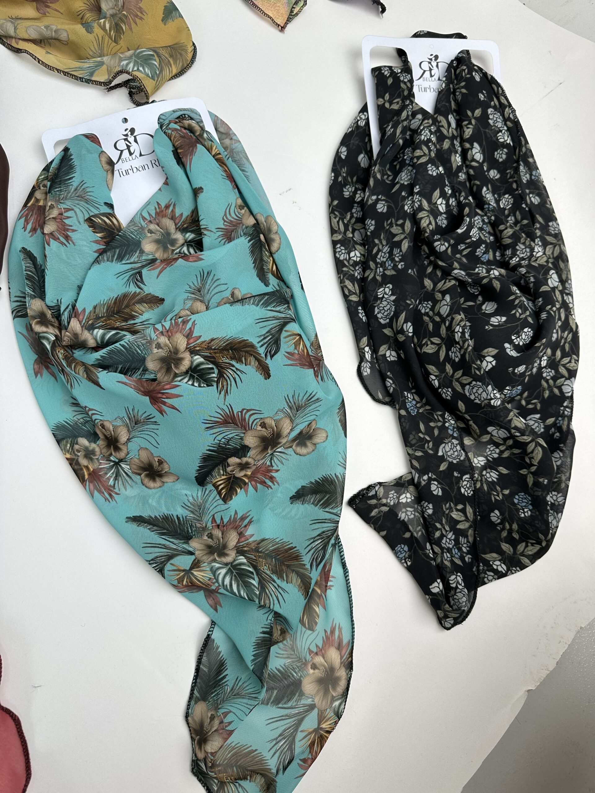 Alternative view of Turban bleu à fleur turquois ancien