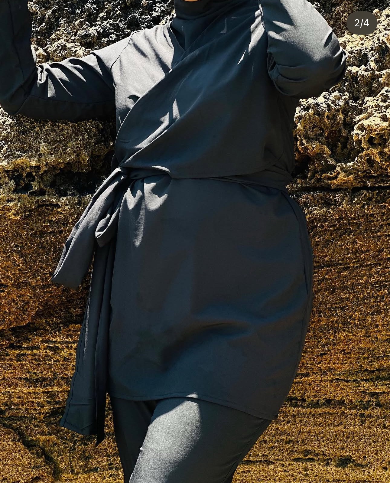 Alternative view of Burkini running en noir