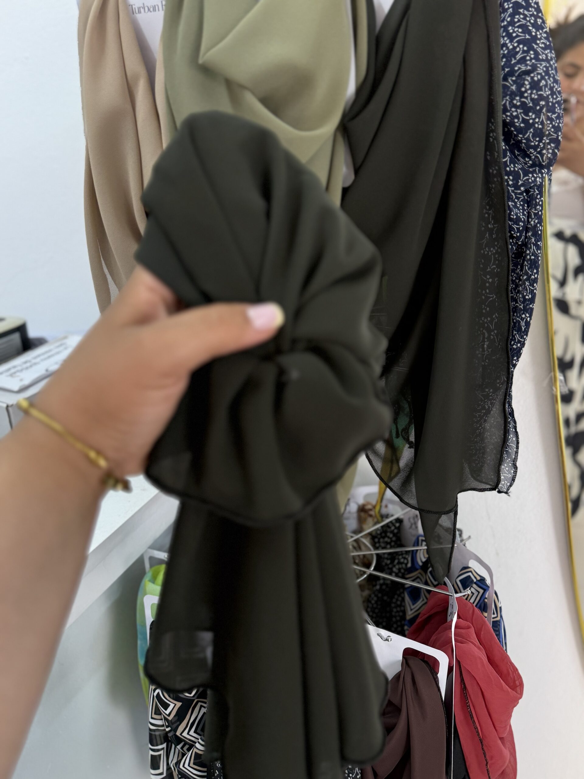 Alternative view of Turban vert militaire