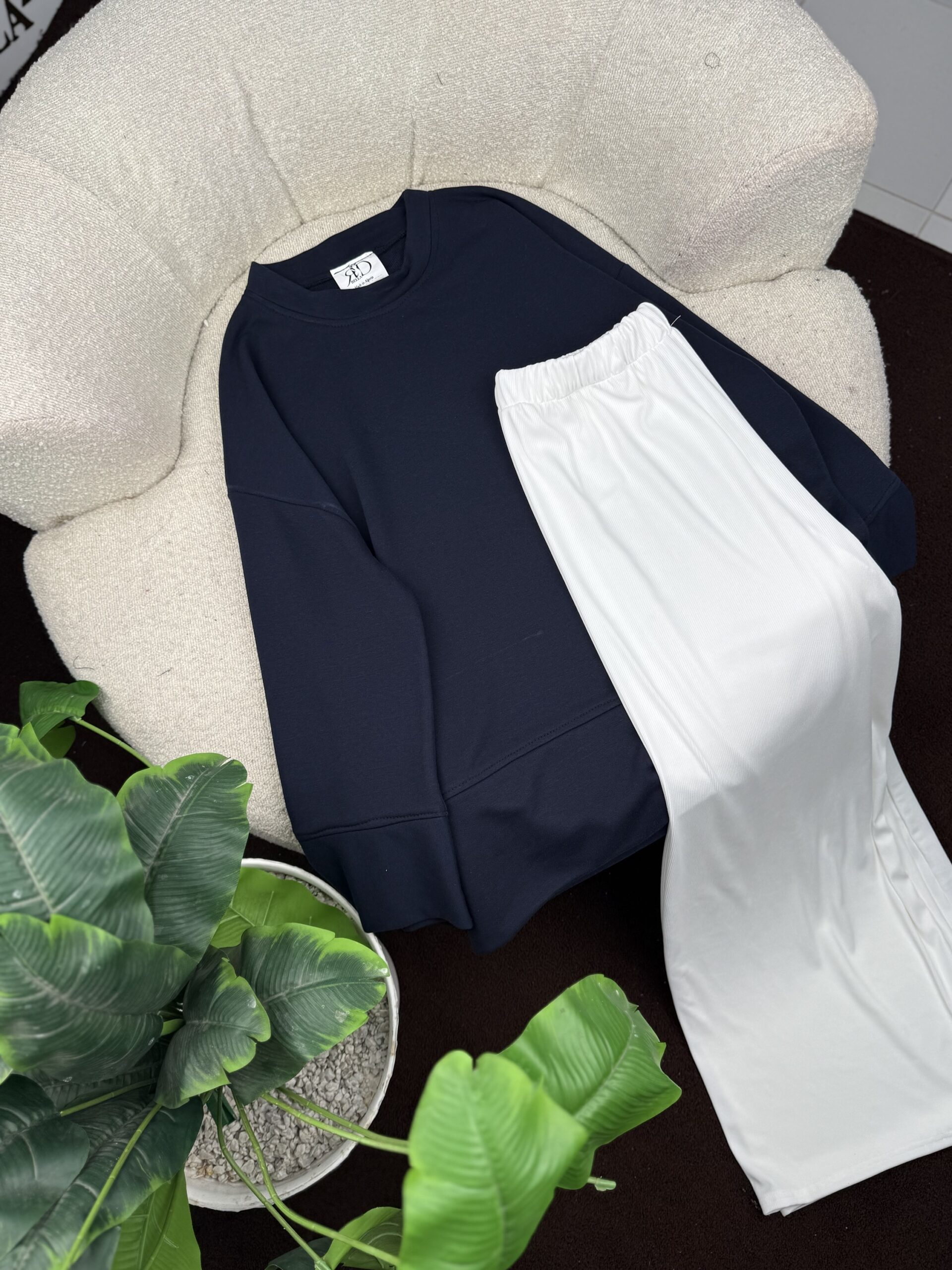Alternative view of Pull basic Bleu nuit